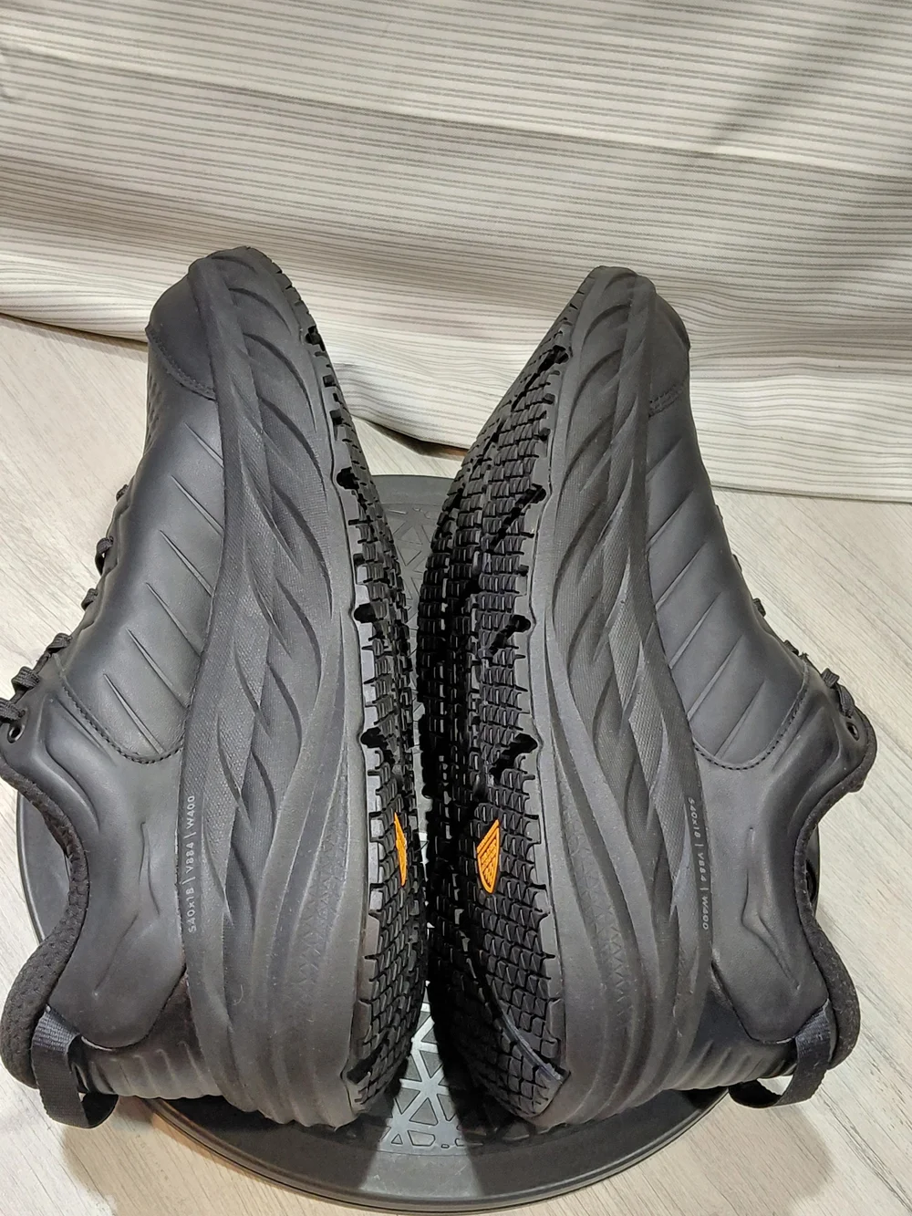 NEW HOKA Mens Bondi SR Heavy Duty Water Resistant Triple Black Leather Shoes M12